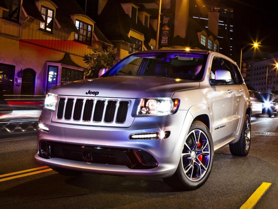  Jeep Grand Cherokee SRT8 2011 года  (фото 3 из 16)